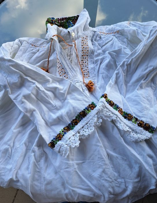 Vând cămăși tradiționale și ițari bărbătești