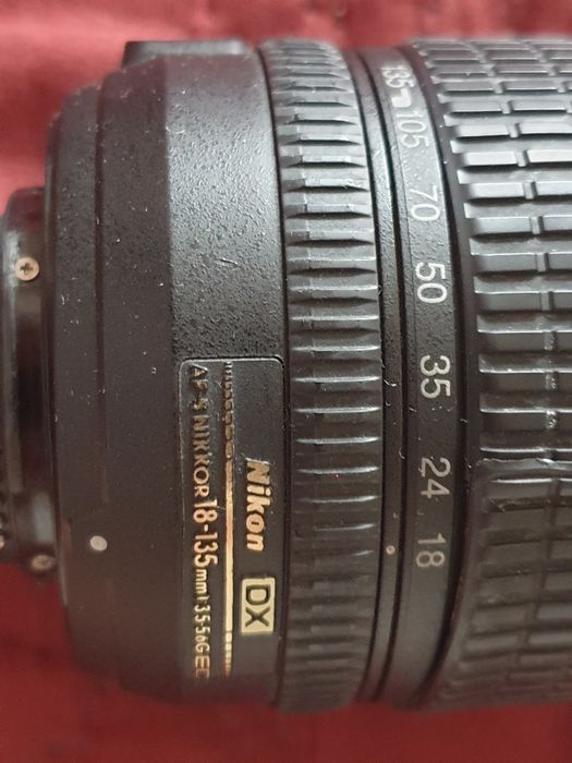 vand obiectiv nikon 18-135 ob nare nici o fisura si e nu mai bun de realizat cele mai frumoase poze!