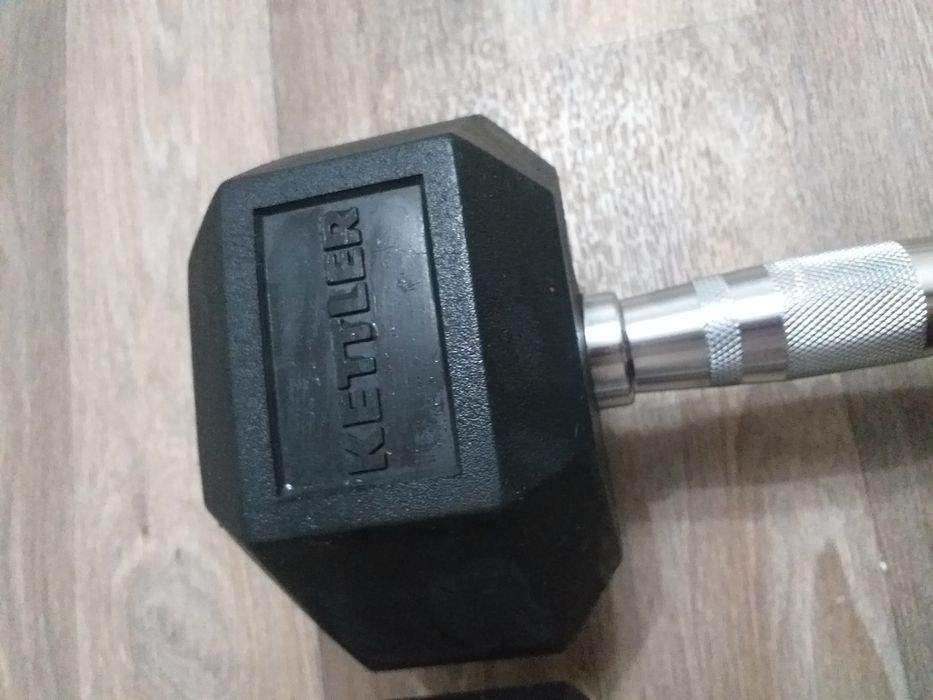 Продам гантели кетлер.