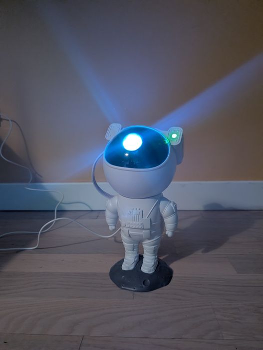 Proiector Astronaut – Lampă Veghe Nebuloasă și Stele (cu Telecomandă)