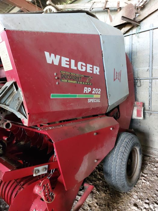 Рулонный пресс-подборщик Welger RP202