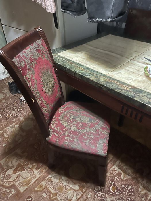 Продаю стол и стулья