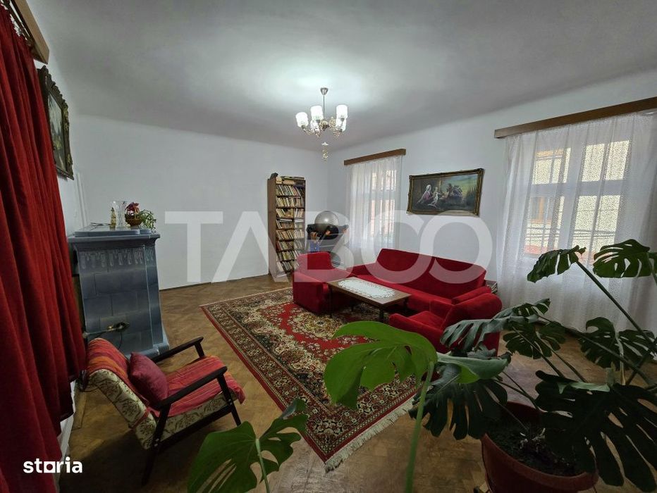 Apartament decomandat 4 camere 130mpu pivnita acces auto Orasul de Jos