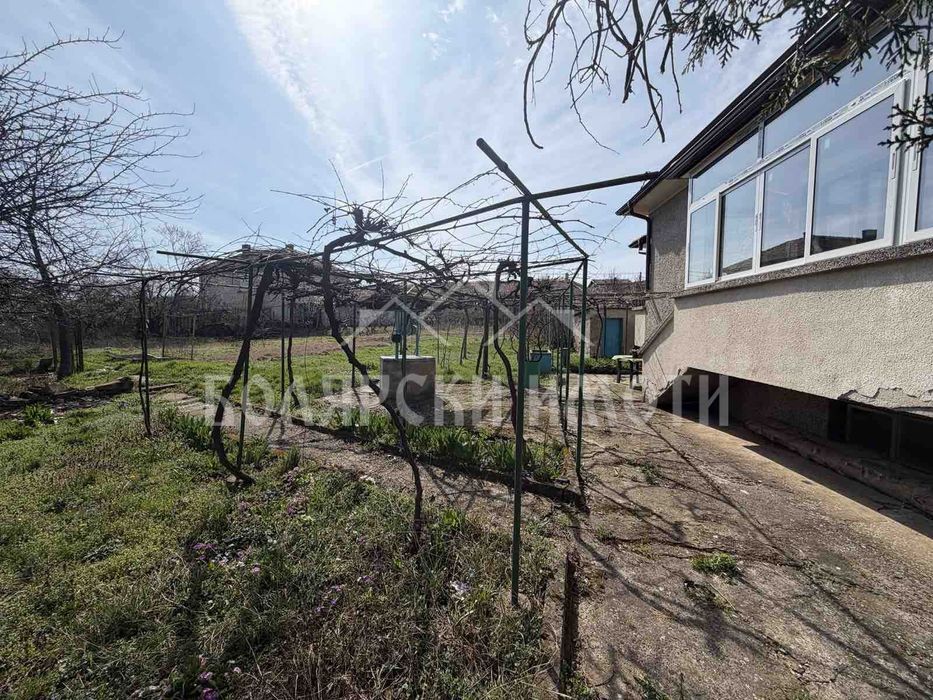 Монолитна двуетажна къща в с. Присово