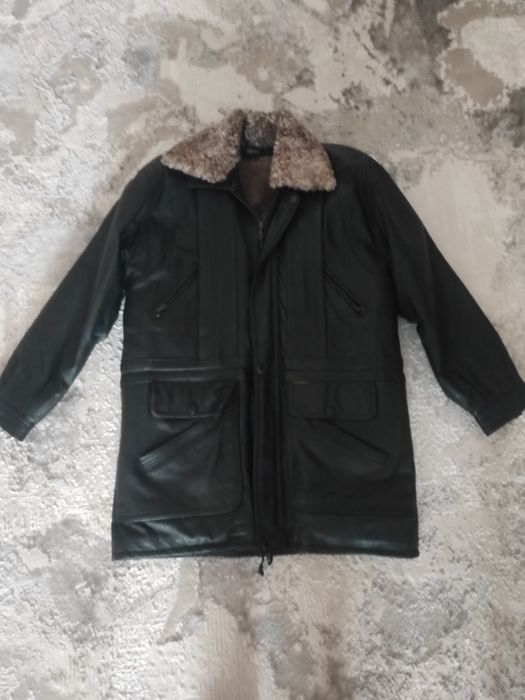 Продам кожаную куртку размер 50-52