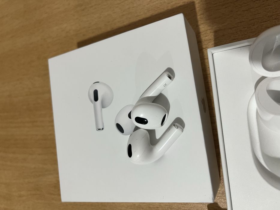 Продам наушники Airpods 3