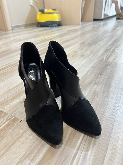 Натуральные замшевые туфли