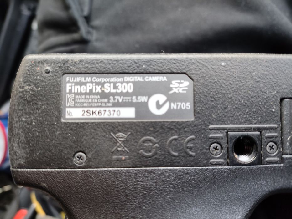 Продам б/у Fujifilm finePix SL300