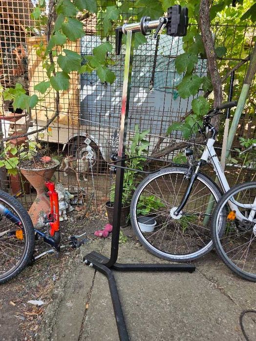 Stand suport pentru reparatii biciclete
