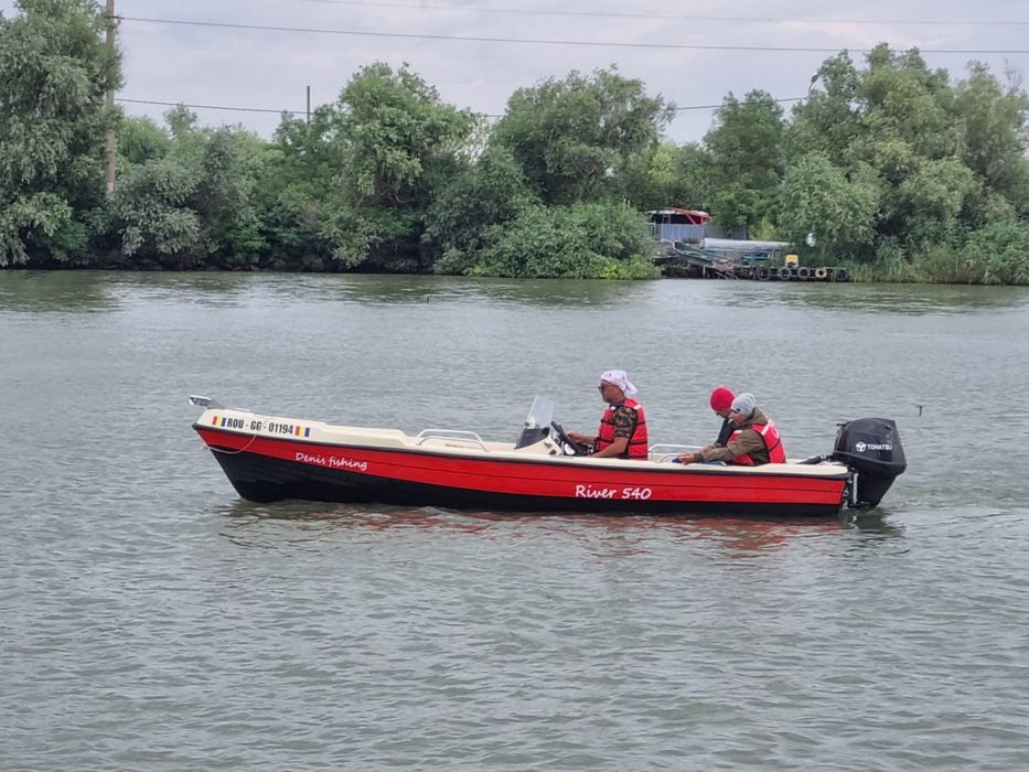 Barca river 540 , motor tohatsu 30 cp, Caraorman • OLX.ro