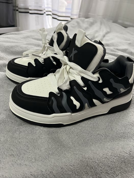 Adidasi marimea 42 House