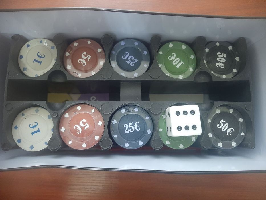 Покерный набор внутри упаковке 200 штук