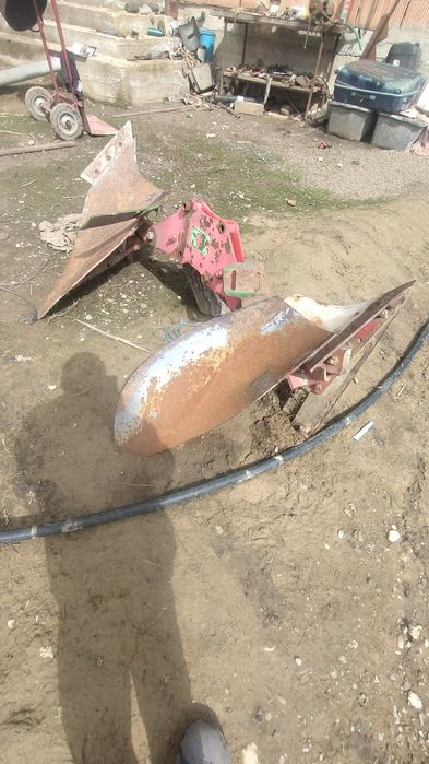 Vând plug unia ibis l 3+1 urgent!!