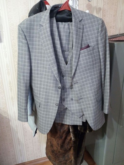 Костюм тройка 48 р