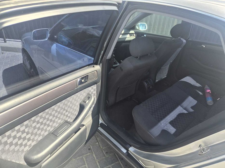 Vand audi a6 2.4  v6 benzina din 2001