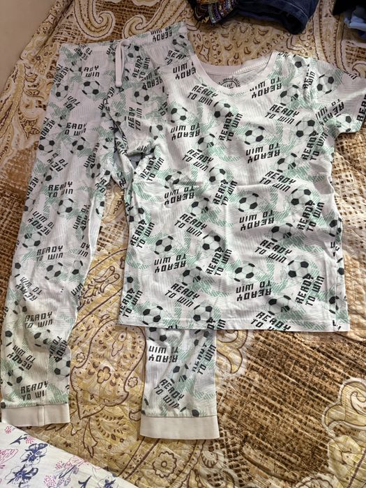 Продается пижама на мальчика.