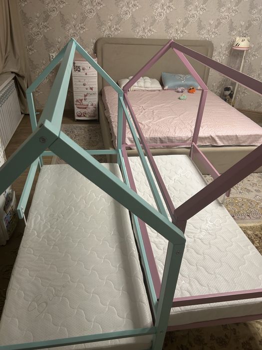 Продам детскую кровать домик