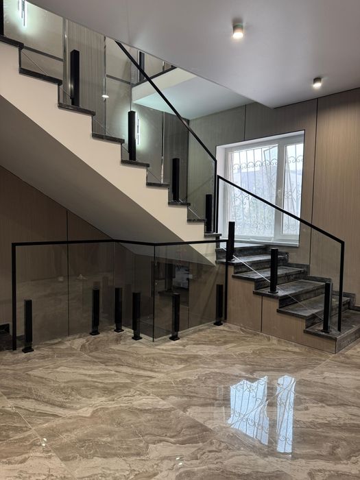 Стеклянный перила  перегородки витражи