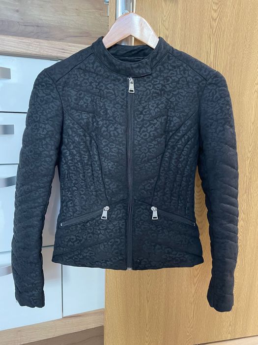Яке guess xs, черно