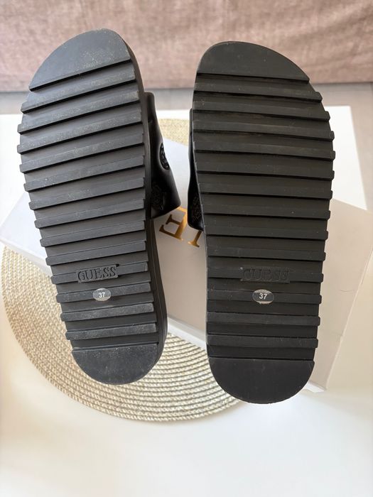 Papuci Guess marimea 37