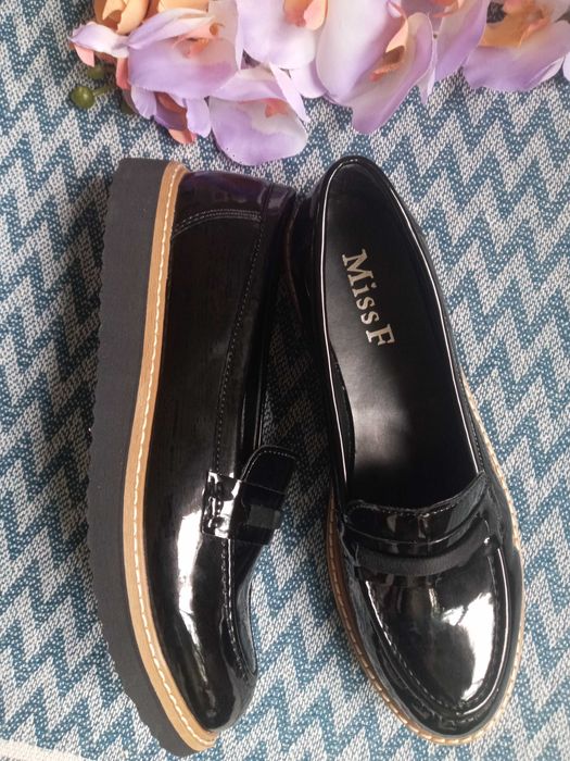 Новые фирменные туфли лоферы р-р: 39,5-40