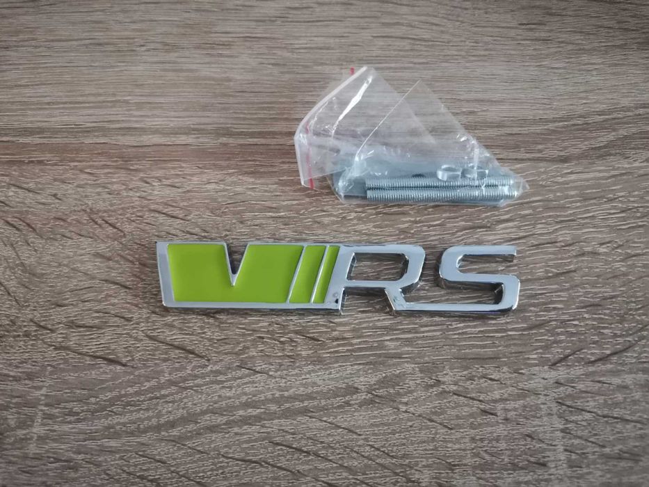 Skoda VRS емблема за решетка отровно зелено със сребристо