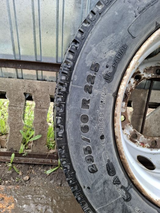 Продам резину Мишлен с диском 295/60 22/5