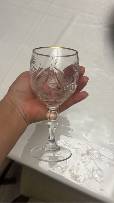 Хрустальный штоф с рюмками, бокалы