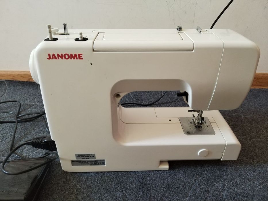 Janome chok moshina sotiladi