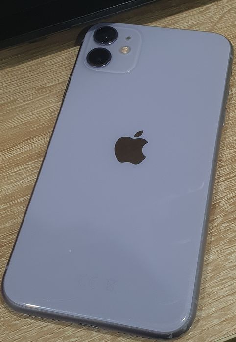 Продам Айфон 11 64ГБ