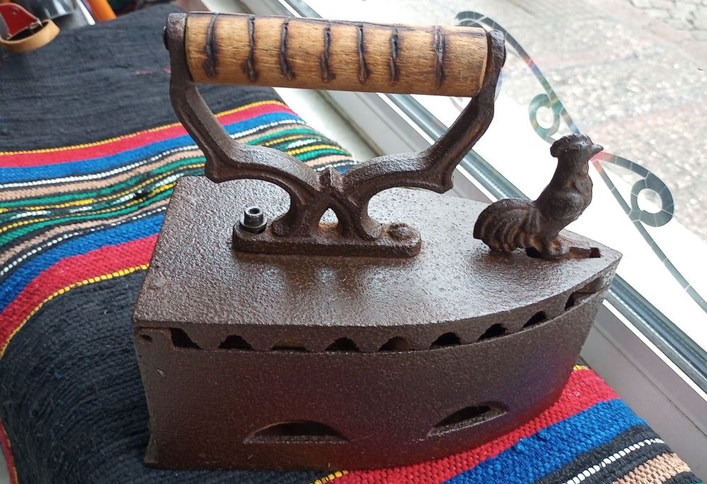 Желязни Ютии с Петел Лъв - РАЗГЛЕДАЙТЕ!