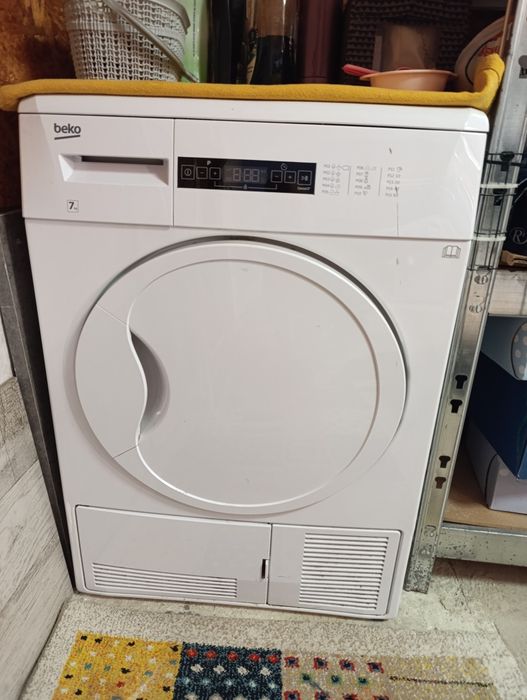 Продавам Сушилня Беко