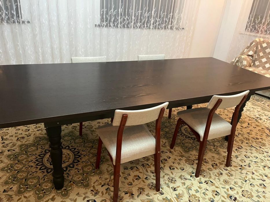 Стол для гостей