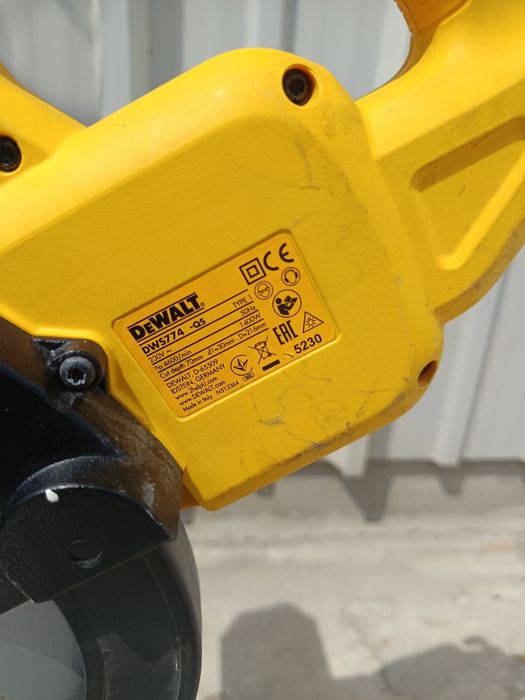 Dewalt circular staționar cu culisare disc diametru 216mm cu taiere la unghi
