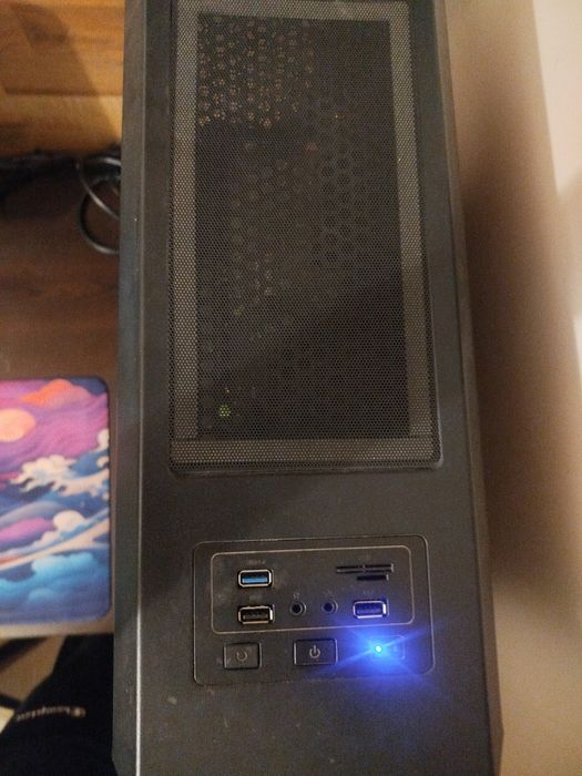 Настолен компютър за игри и работа – Intel i3‑9100F, RX 570, 8 GB RAM,