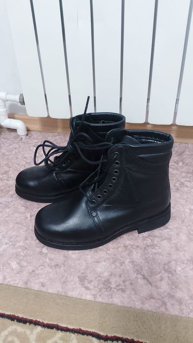 Продам кожаный ботинка