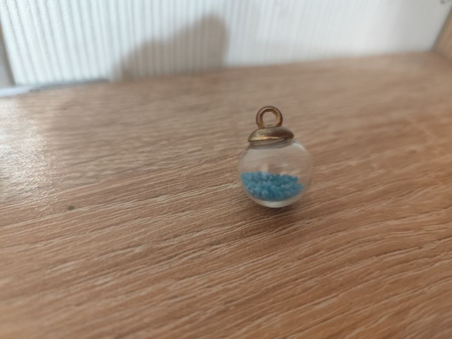 Продавам ключодържатели пате,лапи,Орео и колба с светещ пясък