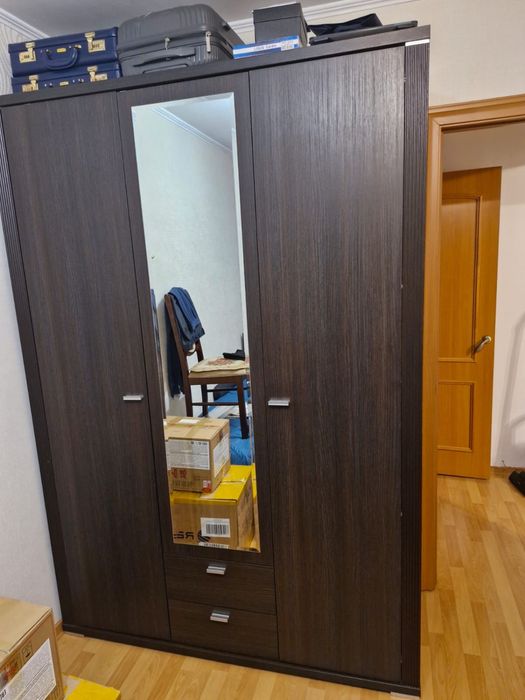 Шкаф и 2 кровати