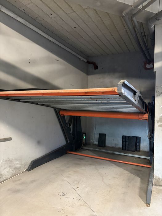 Elevator parcare auto