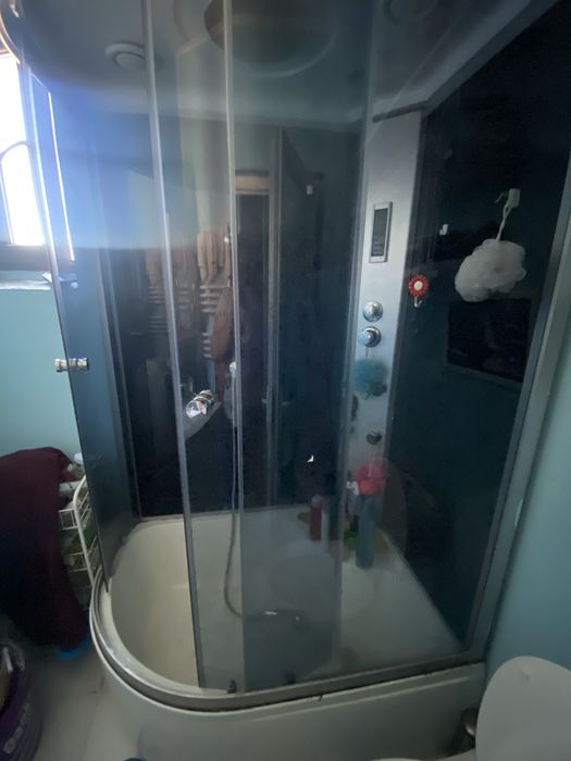 Cabina dus cu hidromasaj.