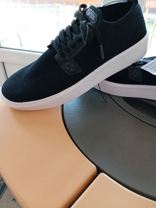 Pantofi sport DKNY 43 model deosebit