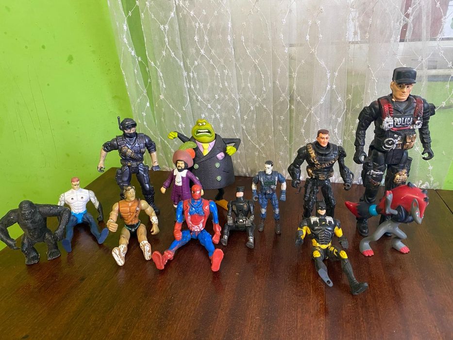 Продават се играчки