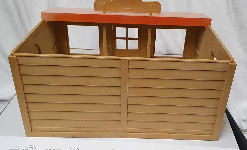 Дървена къща за кукли