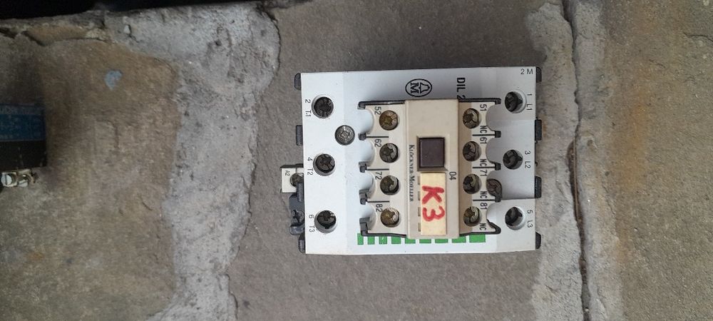 Трифазни контактори MOELLER