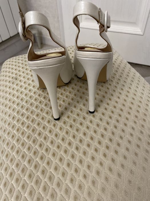 Туфли цвета слоновой кости