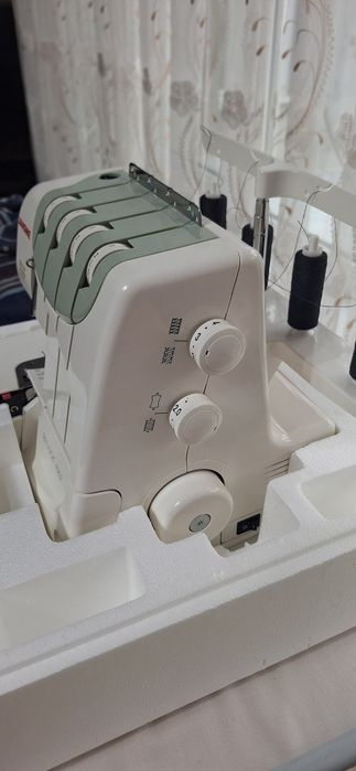 Четырехниточный оверлок Janome MyLock 4952