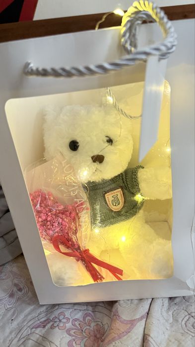 Мишка с гирляндой белый  6000