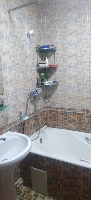 Срочно квартира сотилади.