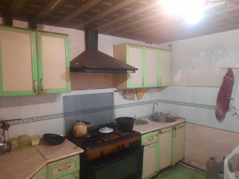 Ховли сотилади  5 Хона 6.8 сот. Шарк  мфй  Улугбек  пос.дан 5 км.