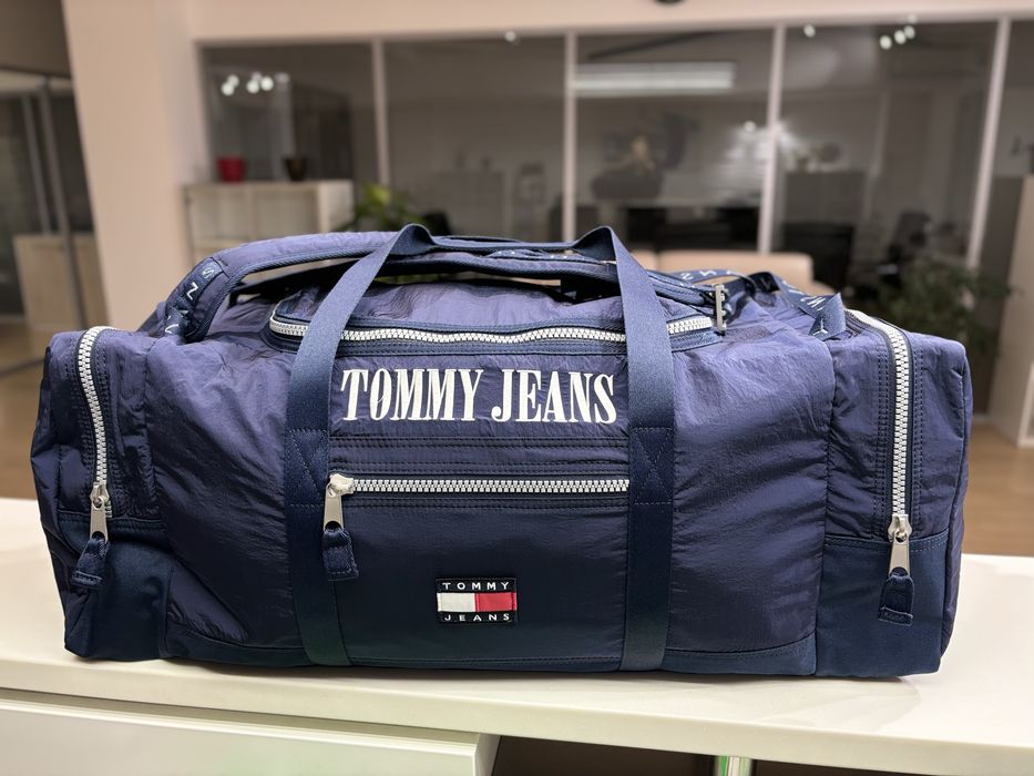 Сумка-рюкзак для путешествий от Tommy Hilfiger, новая!